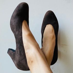 Pas De Rouge Suede Classic Pumps-Italy